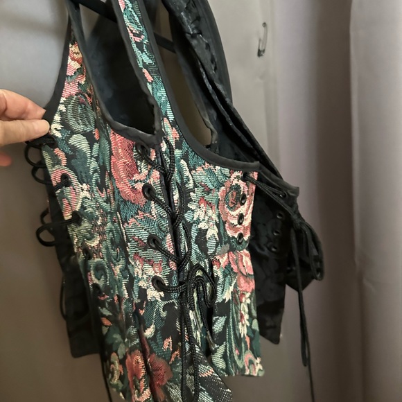 Lace up reversible vest - Picture 4 of 5